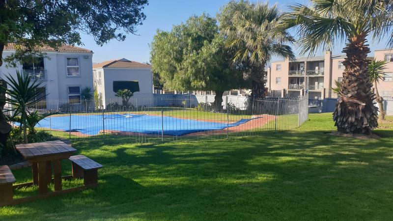 2 Bedroom Property for Sale in Vredekloof East Western Cape